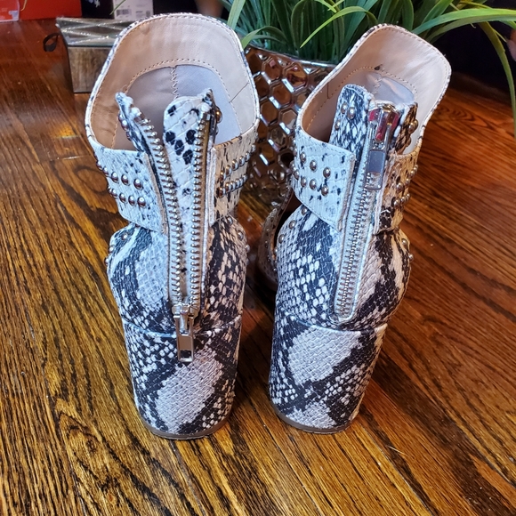 Steve Madden Justice Fashion Bootie - Picture 4 of 7